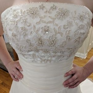 Emerald Bridal Strapless Wedding Gown W/Train*sale